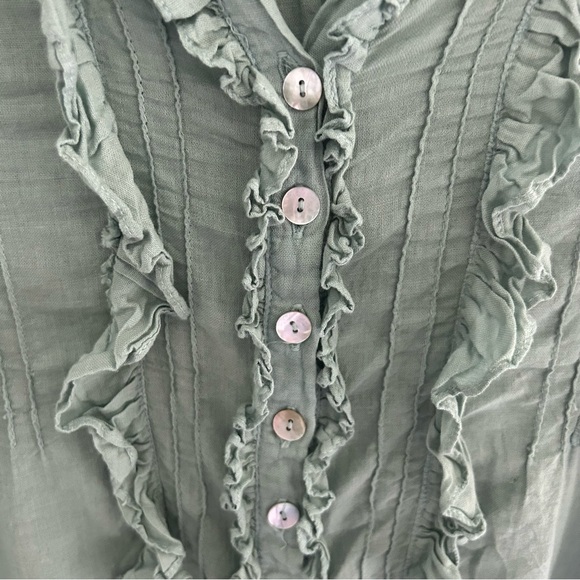 JP and Mattie Green Ruffles Blouse Mother of Pearl Buttons Size Medium - Picture 10 of 12